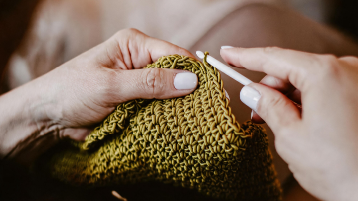 Artisan handmade crochet bag and patterns by HoldBalance