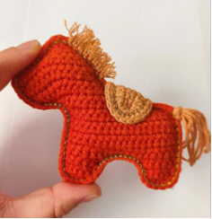 crochet-pony-charm-pattern