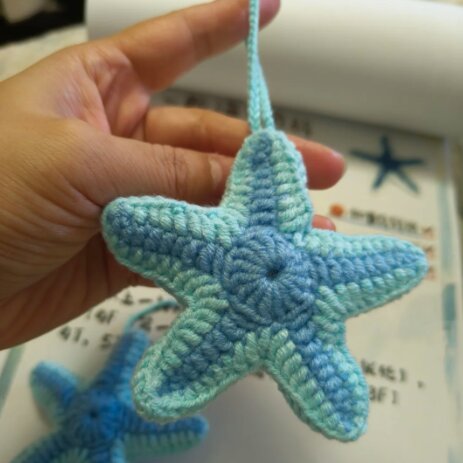free-handmade-crochet-starfish-charm-pattern