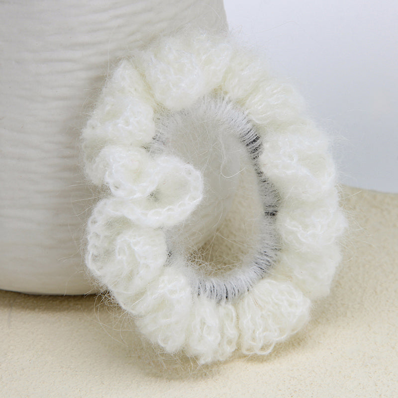 fluffy-yarn-scrunchie