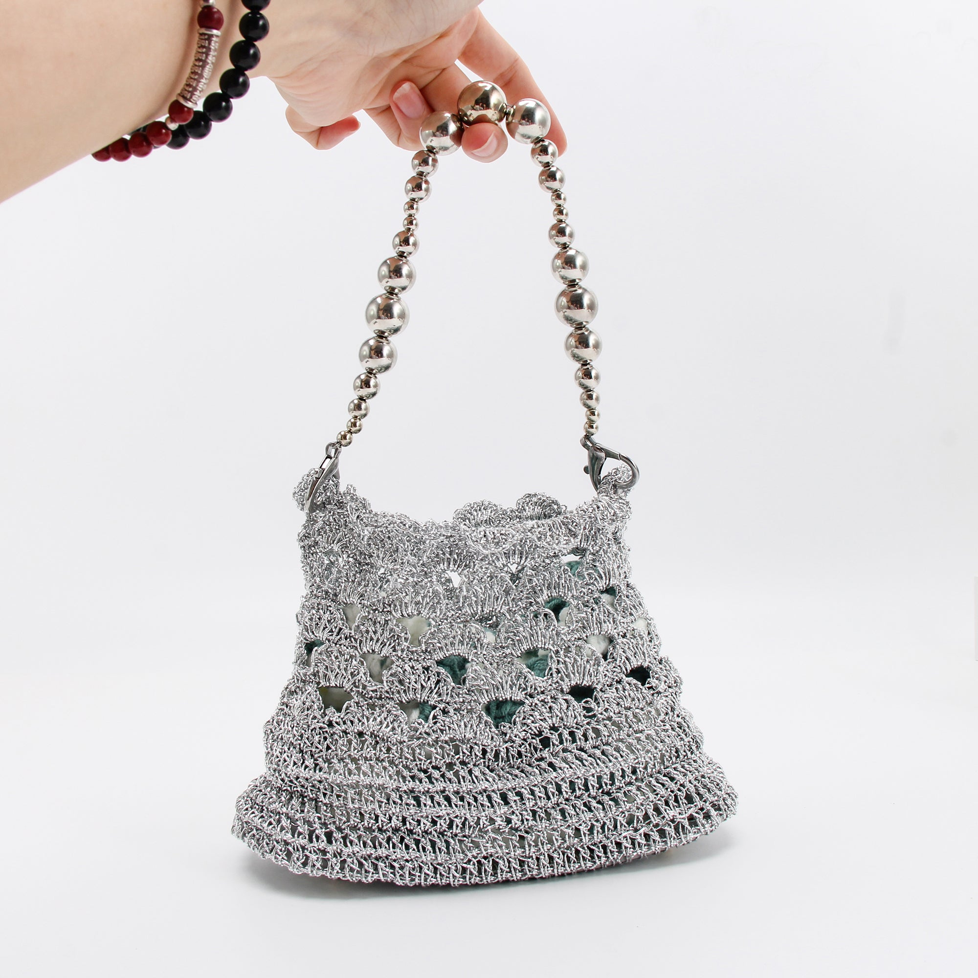 silver-handmade-crochet-bag-pattern