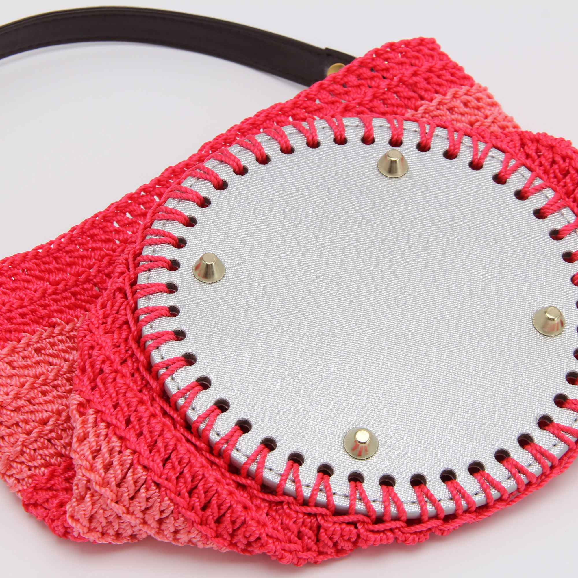 handmade-crochet-bucket-bag-pattern