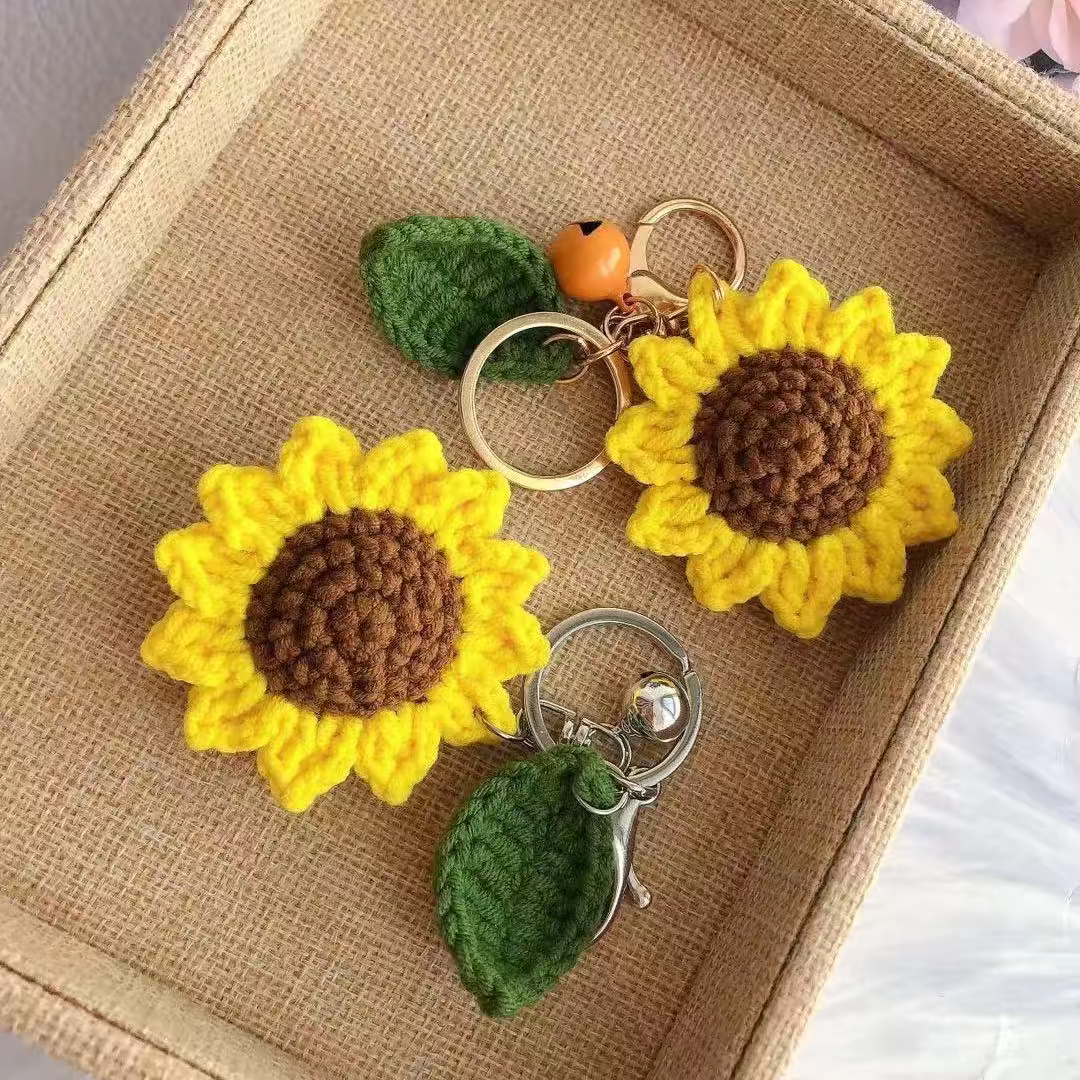handmade-crochet-sunflower-keychain-pattern
